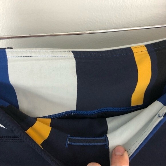 Lululemon Navy Run Inspire Crop II Size 6 - Picture 11 of 16